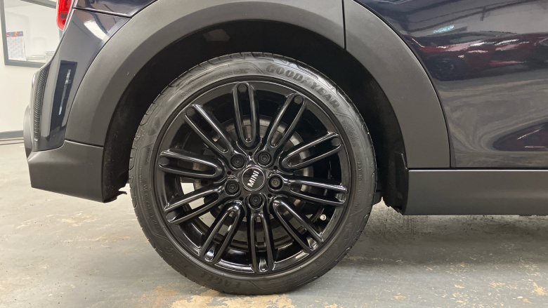 MINI Hatchback 2.0 Cooper S Exclusive 5dr Petrol Hatchback